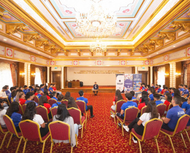 Rəhman Hacıyev “YAŞAT” düşərgəsinin iştirakçıları ilə görüşüb