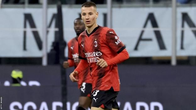 "Milan"ın 15 yaşlı futbolçusu A seriyasında rekord qırdı