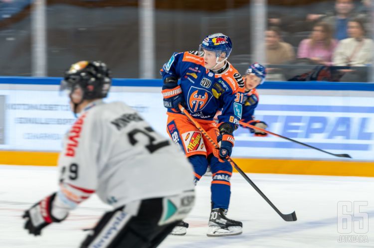 Zorlama ittihamlarına görə dünya çempionatından qovuldu