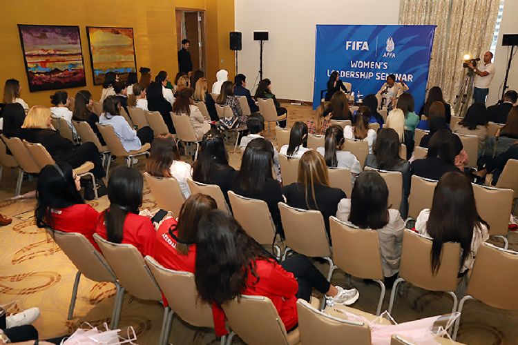 FIFA-nın baş katibi Bakıda seminar keçdi