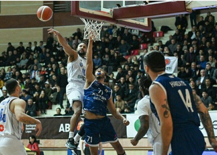 “Sabah” çətin qələbə qazandı