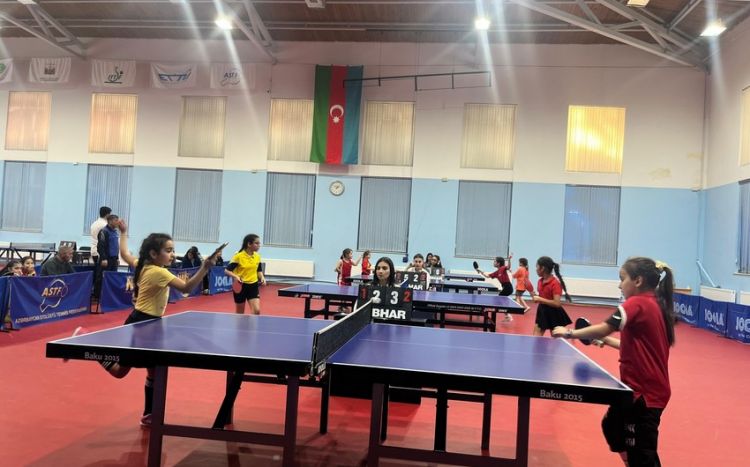 Stolüstü tennisçilər arasında ölkə turnirinə start verilib