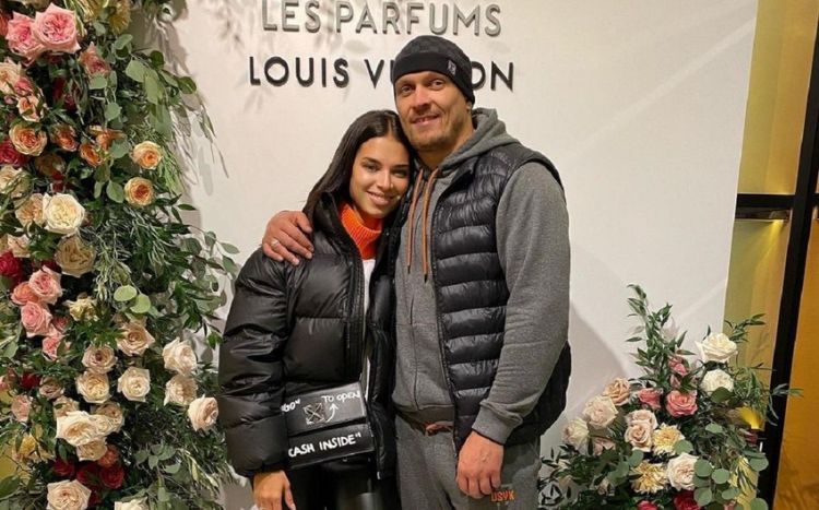 Ukraynada müharibəyə qoşulmuş məşhur boksçunun evi atəşə tutulub