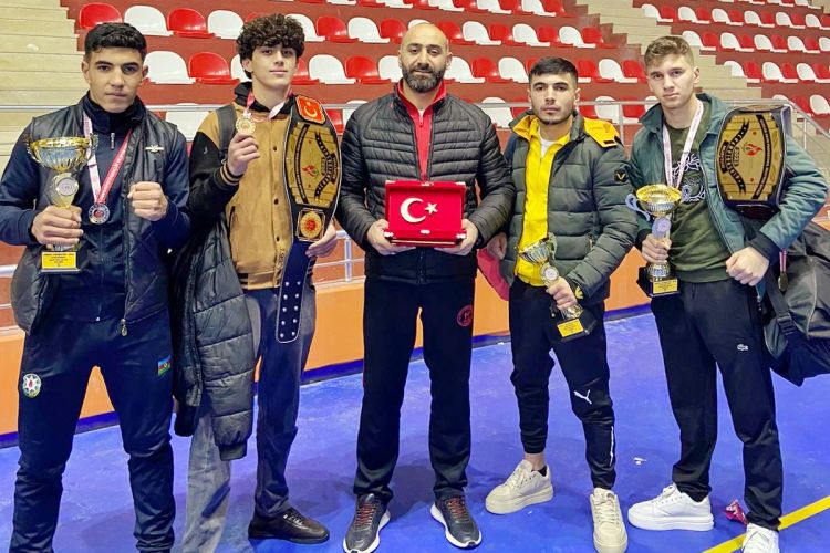 İdmançımız Türkiyədə peşəkar döyüşün qalibi oldu