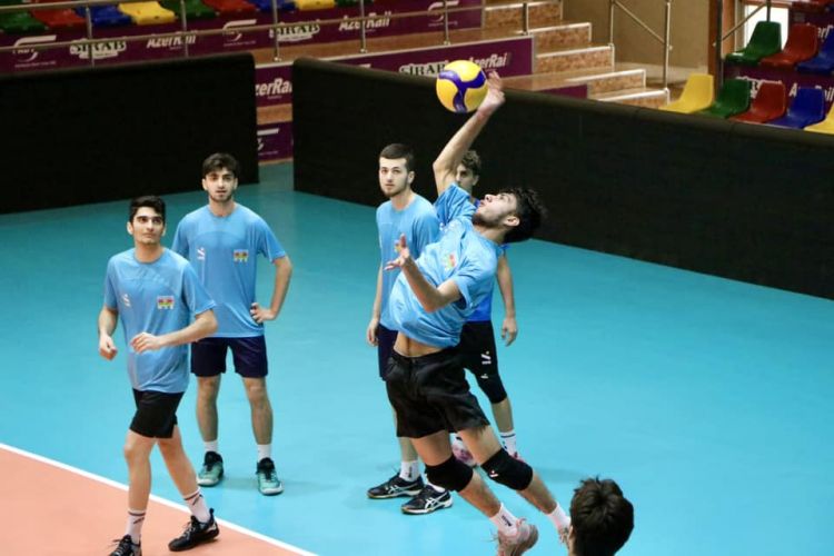 Azərbaycan millisi 14 voleybolçu ilə hazırlaşır