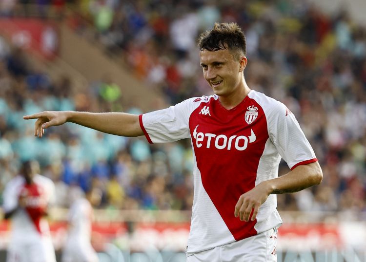 Arşavin onun çıxışlarını maraqla izləyir