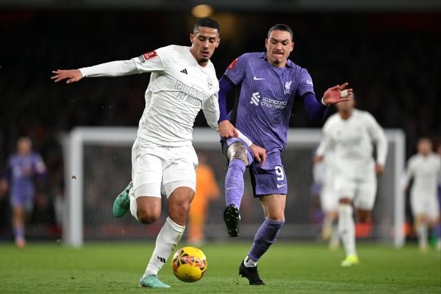 "Arsenal" və "Liverpul" qırmızı formadan niyə imtina etdilər?