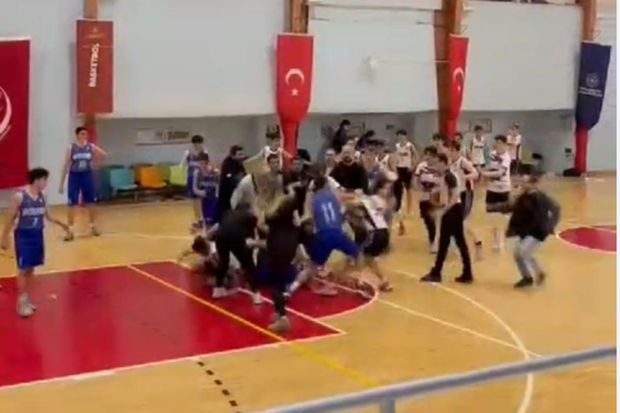 Basketbol matçında qanlı dava!