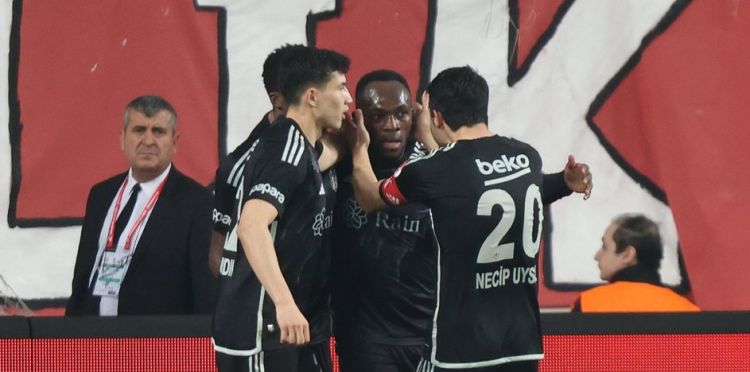 "Beşiktaş" və "Trabzonspor"  1/4 finala vəsiqə qazandı