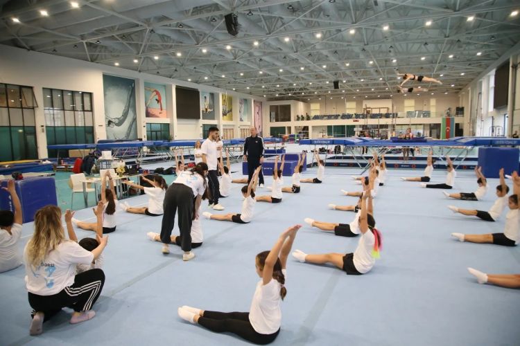 6 qat dünya çempionu Milli Gimnastika Arenasında ustad dərsi keçir