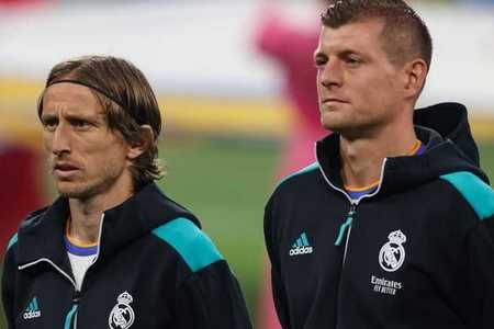 Co Koul "Çelsi"yə Modriç və Kroosu almasını təklif edir