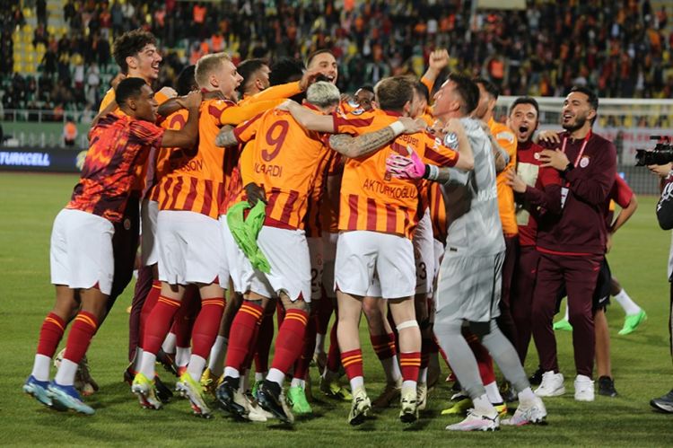 "Qalatasaray" Superkubokla bağlı köynək satışa çıxarıb - FOTOLAR