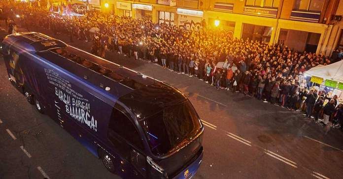 "Barselona" azarkeşləri komandalarının avtobusunu partladıblar
