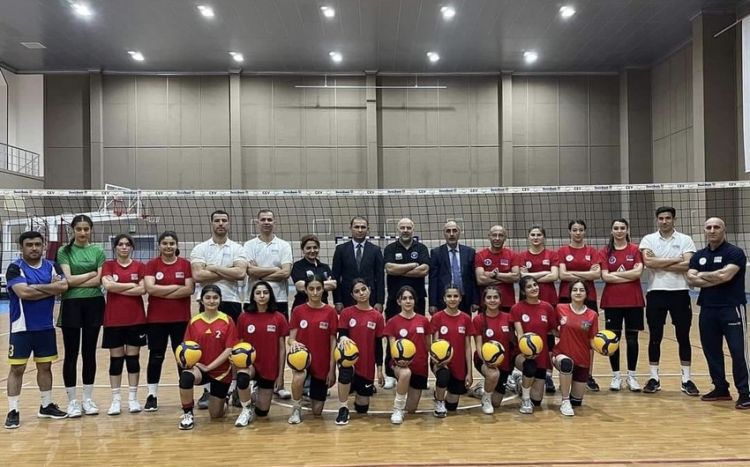 Voleybol məşqçiləri üçün seminar keçirilib