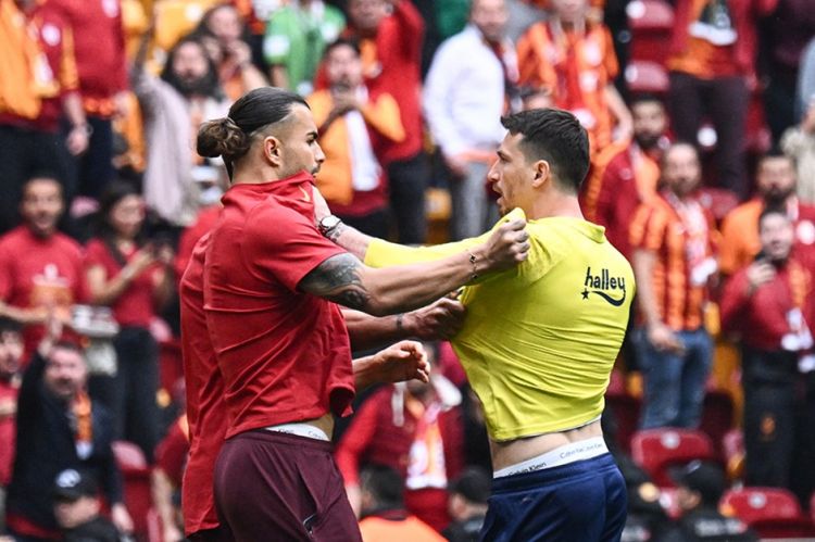 “Fənərbağça” və “Qalatasaray” futbolçuları arasında dava düşüb - FOTOLAR