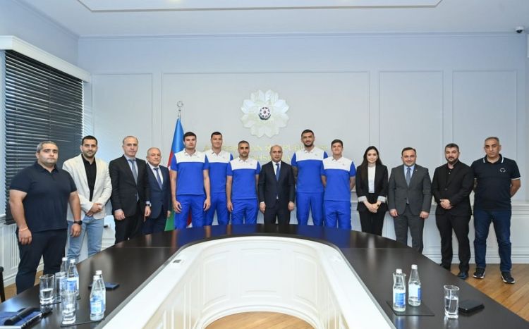 Emin Əmrullayev Avropa Kubokuna vəsiqə qazanan basketbolçularla görüşüb