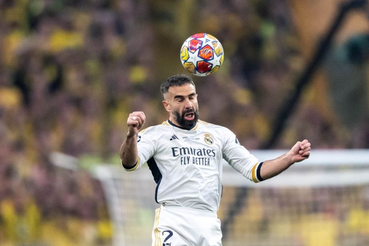 “Real Madrid” Karvaxalın yerinə iki müdafiəçi seçir