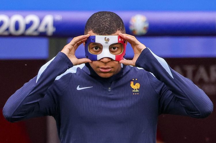 UEFA Mbappenin maskası ilə bağlı qərar verib