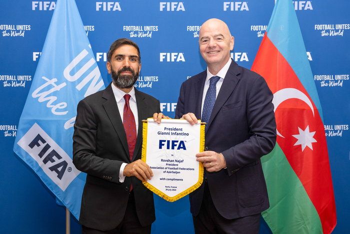 Rövşən Nəcəf FIFA-nın prezidenti Canni İnfantino ilə görüşüb