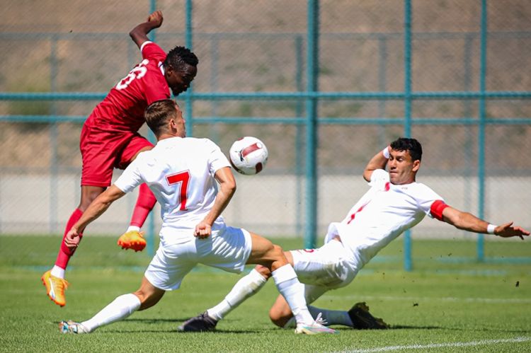 “Sivasspor”dan ayrılan futbolçu Rumıniya klubunda!