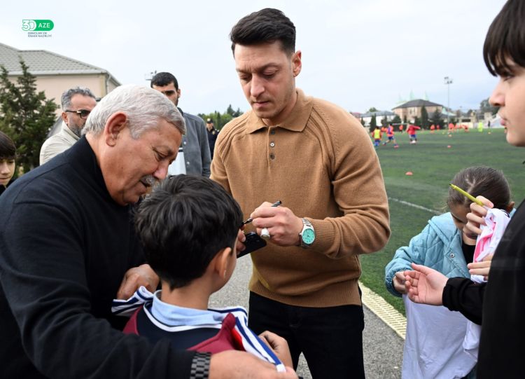 Mesut Özil Azərbaycan Kuboku oyununda iştirak edəcək