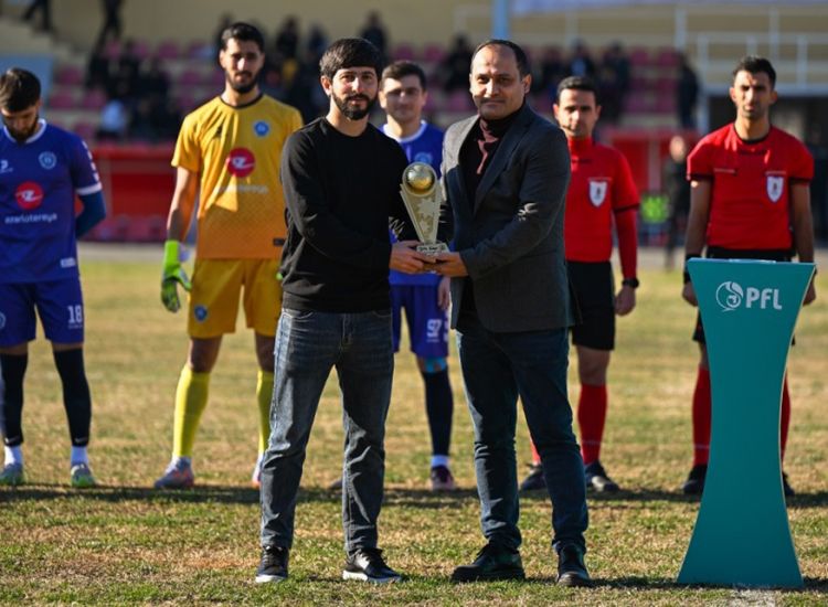 1-ci Liqada noyabrın ən yaxşı qolunun müəllifi mükafatlandırıldı