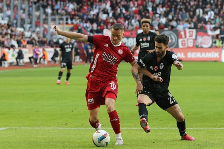 "Beşiktaş" "Antalyaspor"la heç-heçə etdi