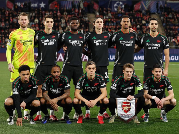 "Arsenal" iki futbolçusu ilə müqaviləni uzadır