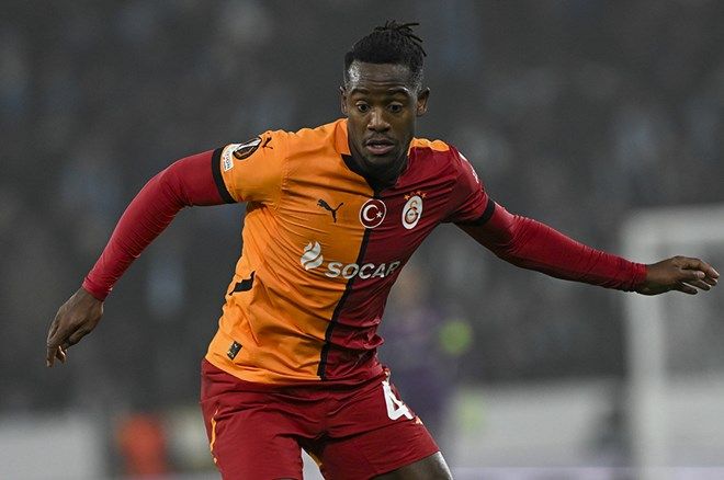 "Qalatasaray" hücumçusu ilə yollarını ayırır