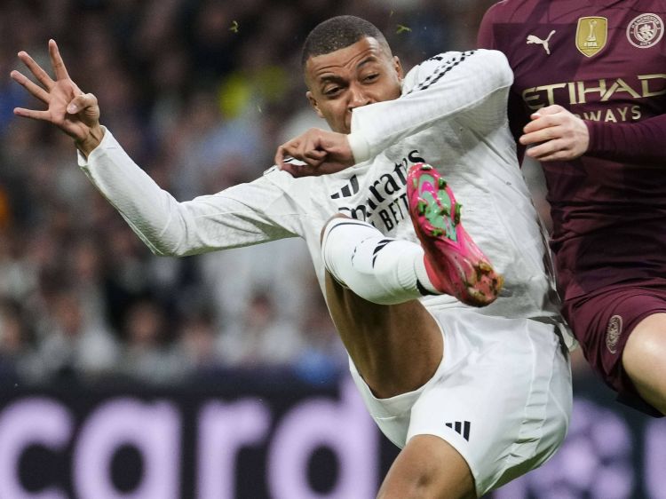 Mbappe het-triklə ÇL-da həftənin oyunçusu adına iddialıdır