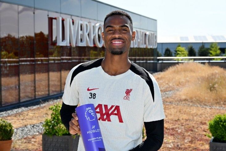 Qravenberq mövsümün ən yaxşı gənc futbolçusu seçilib