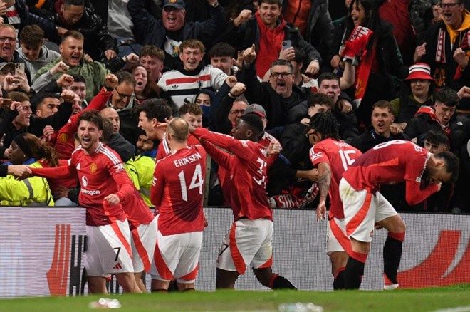 “Mançester Yunayted” üç futbolçusu ilə yollarını ayırır