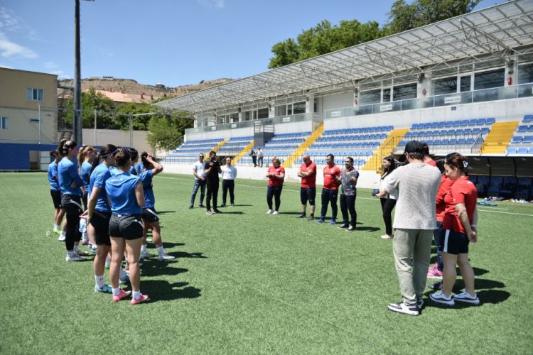 Tanınmış karateçi Azərbaycan millisinin məşqində olub