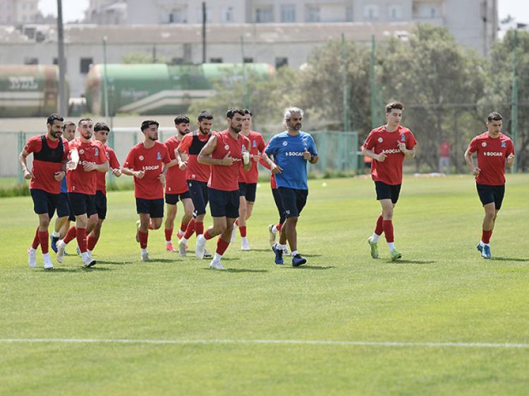Azərbaycan futbol millisi ilk məşqinə çıxıb