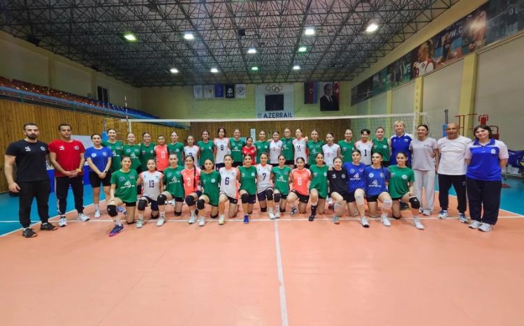 Özbəkistanın 16 yaşadək qızlardan ibarət voleybol millisi Bakıya gəlib