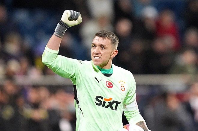 Fernando Muslera “Qalatasaray”dan ayrıldı