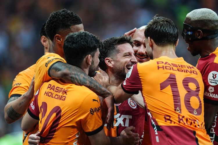  "Qalatasaray"dan evdə, "Trabzonspor"dan səfərdə qələbə