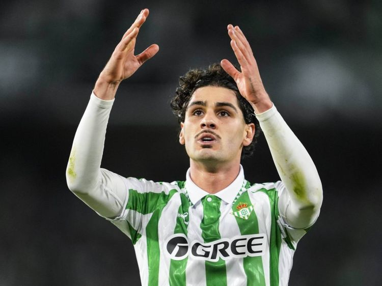 "Betis"i “Atletiko Madrid”ə dəyişir