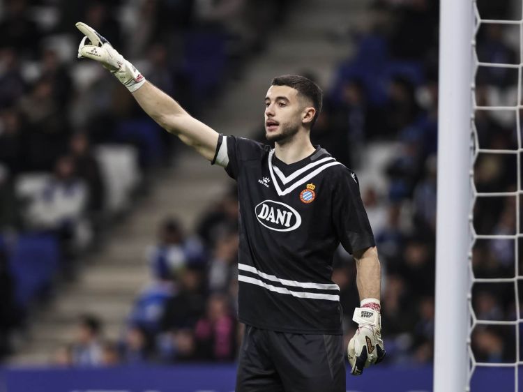 “Espanyol”un qapıçısı addım-addım “Barselona”ya
