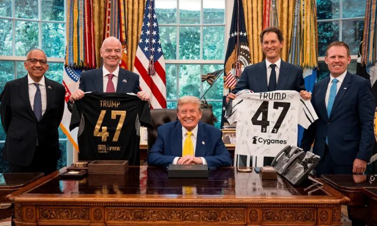 Donald Tramp “Yuventus”un futbolçularını Ağ Evdə qəbul etdi