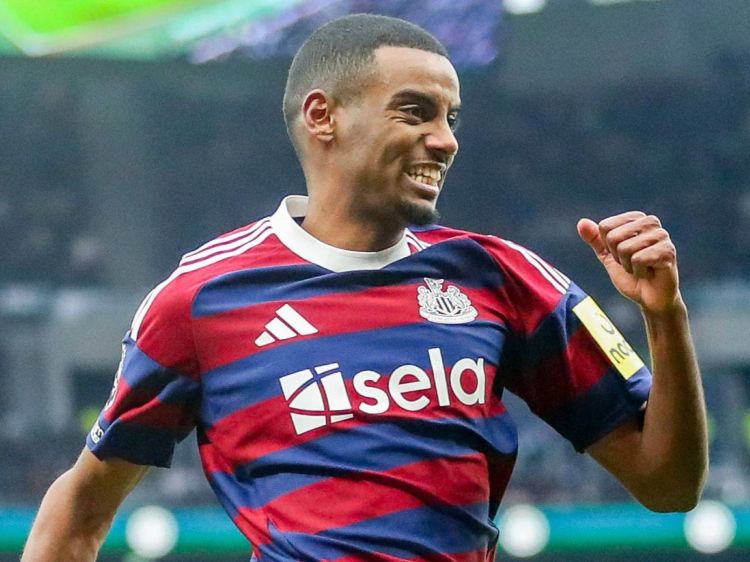 “Nyukasl” İsakı rekord maaşla saxlamaq niyyətindədir