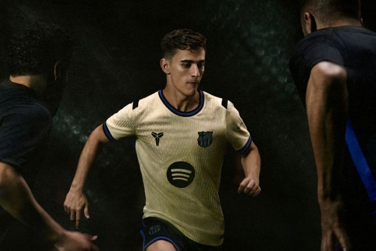 “Barselona” 2025/26 mövsümünün səfər formasını təqdim etdi   - FOTO