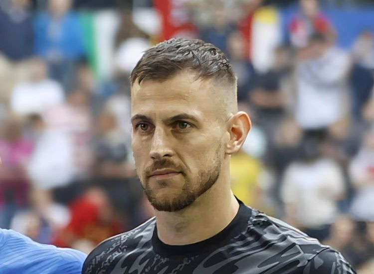 “Börnli” 36 yaşlı qapıçı transfer etdi