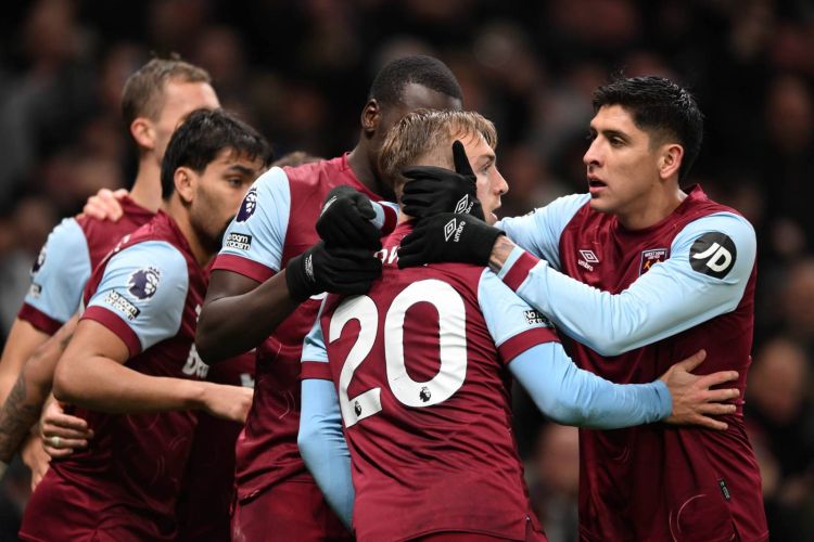 "Vest Hem" portuqaliyalı yarımmüdafiəçini hədəf alıb