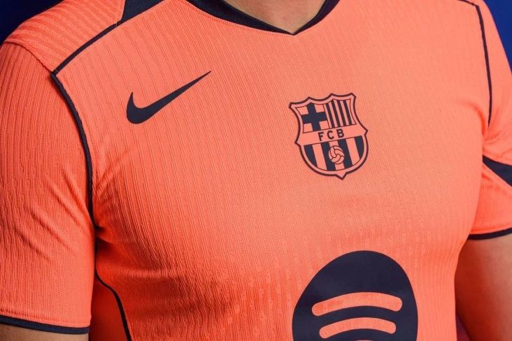 "Barselona" 2025/2026 mövsümü üçün üçüncü formasını təqdim edib  - FOTO