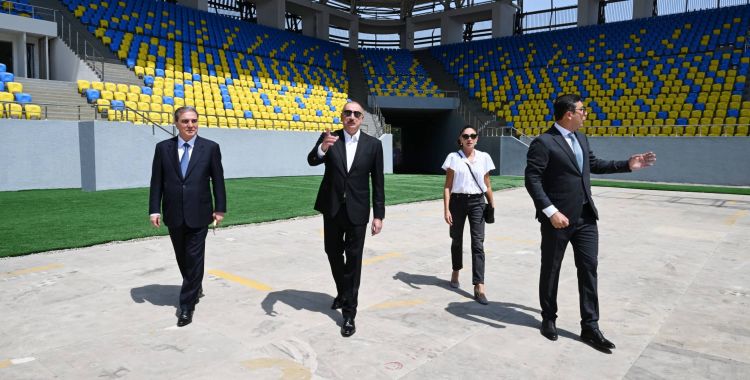 İlham Əliyev və birinci xanım Mehriban Əliyeva Gəncə şəhər stadionunda tikinti işlərinin gedişi ilə tanış olublar