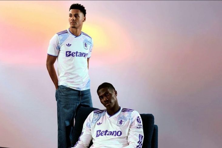 "Aston Villa" üçüncü formasını təqdim etdi  - FOTO