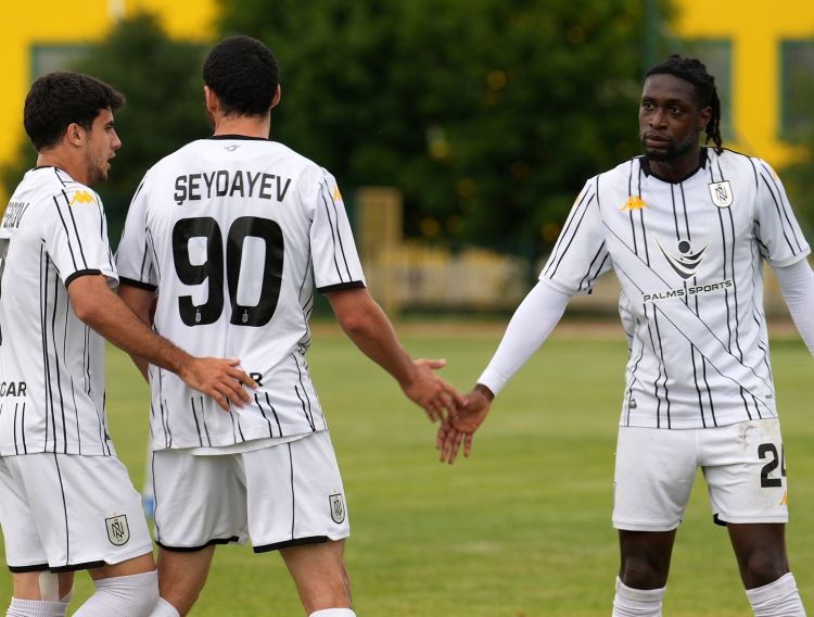 "Neftçi" iki futbolçusunu əvəzedici heyətə göndərib