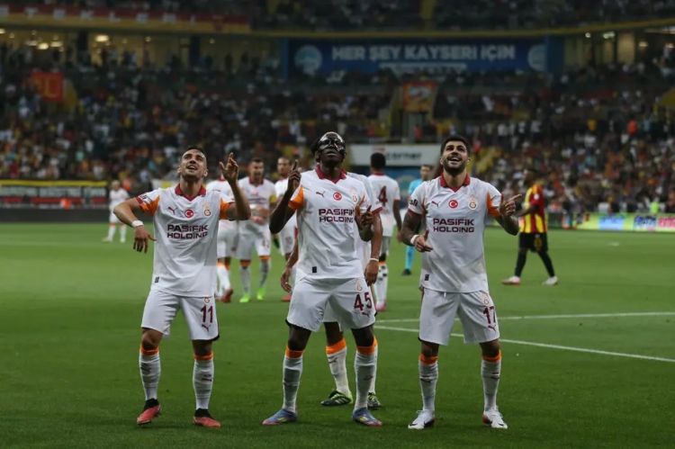 "Trabzonspor" evdə "Qalatasaray" səfərdə qələbə qazandı