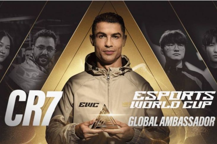 Kriştiano Ronaldo "Esports World Cup 2025"də kuboku qaldırdı - FOTOLAR